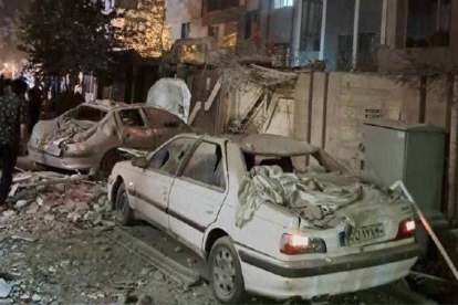 Una foto facilitada por el canal de Telegram del Cuerpo de la Guardia Revolucionaria Islámica (CGRI) muestra un edificio en llamas tras un ataque israelí en Teherán, Irán, el 13 de junio de 2025.