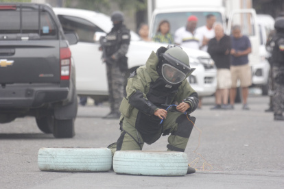 Personal del GIR realizó la detonación controlada del artefacto explosivo.