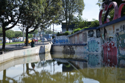 La Empresa Pública Metropolitana de Movilidad y Obras Públicas (Epmmop) anunció que retirará la pileta del parque La Kennedy, norte de Quito