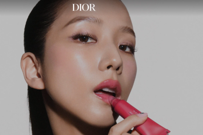 Los nuevos beauty charms de Dior combinan belleza y joyería en un accesorio cargado de estilo.