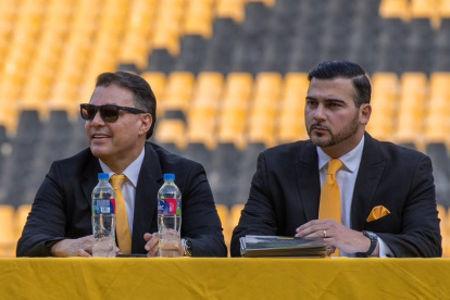 Antonio Álvarez (d) y Alfaro Moreno durante el cambio de posesión presidencial en diciembre de 2023.