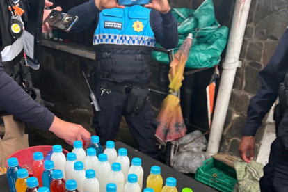 Licor sin registro sanitario era comercializado en papelerías, restaurantes y otros establecimientos. La AMC los clausuró.