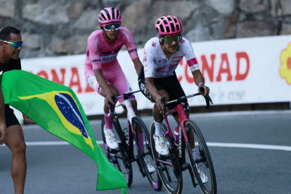 Richard Carapaz e Isaac Del Toro protagonizaron una disputa permanente en el Giro de Italia 2025