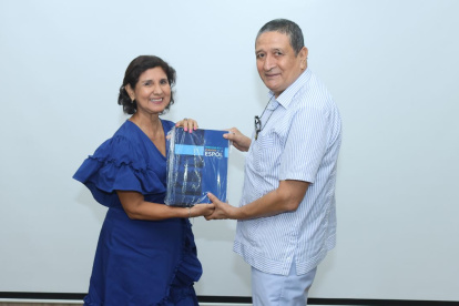 Profesores jubilados de ESPOL presentaron libro histórico que registran hitos de la educación politécnica