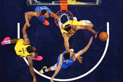 Los Pacers y los Thunder durante el sexto partido de las Finales de la NBA de 2025 en Gainbridge Fieldhouse.