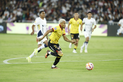 Liga de Quito venció 3-1 a Barcelona en el estadio Rodrigo Paz Delgado
