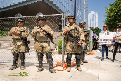 Miembros de la Guardia Nacional durante una protesta en Los Ángeles (EE.UU.).