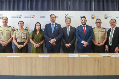 El ministro John Reimberg y autoridades japonesas formalizan la donación de patrulleros para fortalecer la seguridad en Ecuador