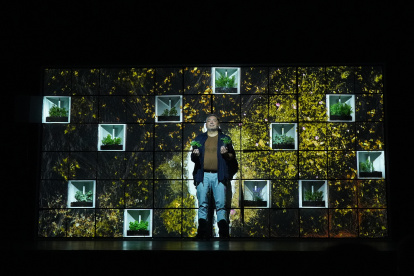 Crisitan Alarcón es periodista, escritor y fundador de Revista Anfibia. En 2022, su novela ’El tercer paraíso’ ganó el Premio Alfaguara.