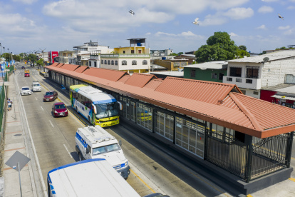 Por el momento, tres rutas alimentadoras reemplazarán a seis líneas de buses.