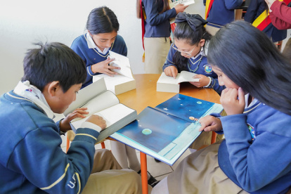 Estudiantes en Ecuador buscan preparación práctica para gestionar sus ingresos y gastos en la vida adulta