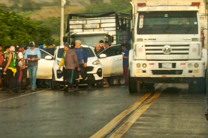 Fue atacado mientras conducía.