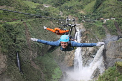 Turistas disfrutan de un viaje de aventura en Ecuador.