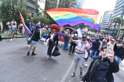 La marcha del “Orgullo 2025” recorre la Av. 12 de octubre, en Quito y se dirige al Parque Itchimbía.