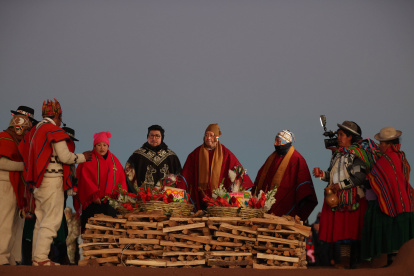 El presidente boliviano, Luis Arce (c), asiste a la celebración del Año Nuevo Andino 5533
