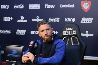 Muniain durante el anuncio oficial de su salida de San Lorenzo, en el Estadio Pedro Bidegain, donde anticipó que “hay muchas posibilidades” de que se retire del fútbol.