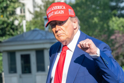 El presidente de Estados Unidos, Donald Trump, fue captado este sábado, 21 de junio, a la salida de la Casa Blanca, en Washington DC (EE.UU.)