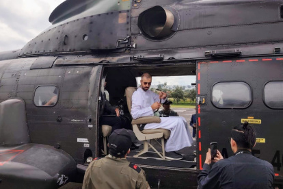 Omar Sultan Al Olama, ministro de Estado de Inteligencia Artificial, de Emiratos Árabes Unidos, en el recorrido en Urcuquí, en Imbabura.