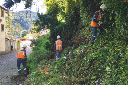 Proyecto. En el talud de la vía Camino de Orellana construirán un muro.