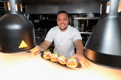 Su proyecto nació como taquería en Urdesa y hoy suma cuatro locales: dos en Guayaquil y dos cocinas de raíz en Samborondón.