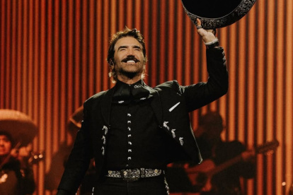 Alejandro Fernández, durante su concierto en Portland, como parte de la gira "De Rey a Rey" en Estados Unidos