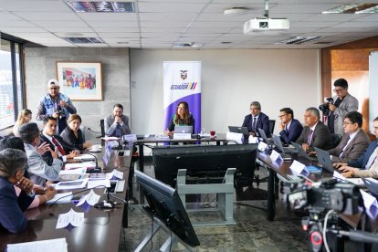 El encuentro de la ministra de Educación, Alegría Crespo, con directivos de la Unión Nacional de Educadores (UNE) se realizó en Quito.