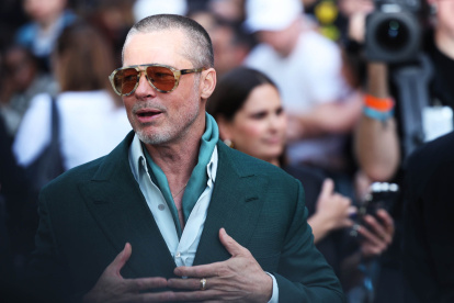 El actor y miembro del elenco estadounidense Brad Pitt asiste al estreno europeo de "F1 The Movie" en Cineworld en Leicester Square en Londres, Gran Bretaña, el 23 de junio de 2025.