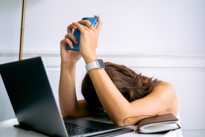 Reconocer las señales tempranas del burnout permite actuar a tiempo y proteger la salud mental y emocional