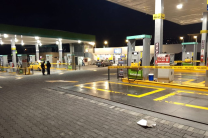 AMC clausuró una gasolinera por derrame de combustible hacia el barrio de Collacoto.