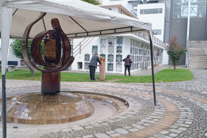 Memorial en honor de las mujeres víctimas de femicidio será develado en el cementerio de Cuenca.