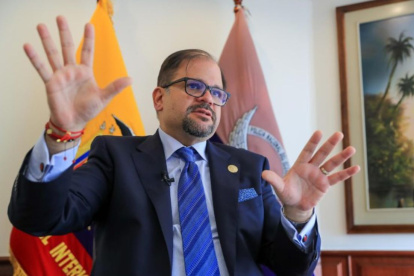 Las autoridades hallaron armas y municiones tras el intento de asesinato a Daniel Salcedo dentro del CRS de Riobamba.