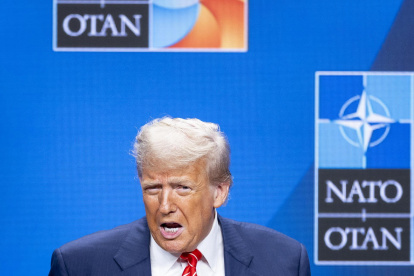 El presidente de Estados Unidos, Donald Trump, participa en una rueda de prensa en la cumbre de la OTAN en La Haya.