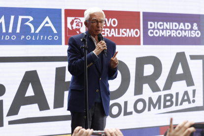 El exsenador colombiano Jorge Enrique Robledo habla durante una rueda de prensa este martes 24 de junio de 2025, en Bogotá (Colombia).