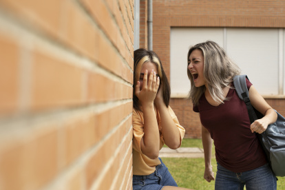 Referencial. Dos estudiantes protagonizaron una agresión que fue presenciada por otros compañeros y difundida ampliamente en redes sociales.