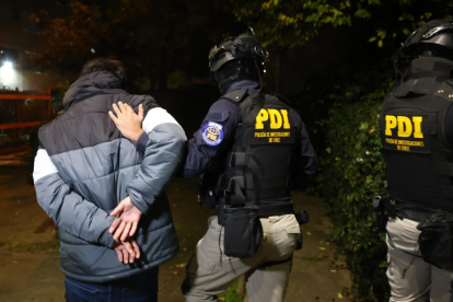 Detención de un hombre vinculado al Tren de Aragua este martes 24 de junio de 2025, en Santiago (Chile).