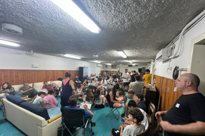 Refugio. En cada barrio o edificio hay búnkeres colectivos donde los ciudadanos se protegen de las bombas.