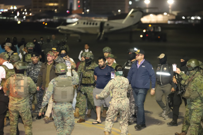 Alias Fito llega a Guayaquil escoltado por fuerzas del Bloque de Seguridad.