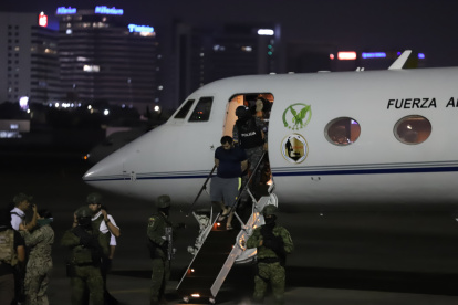 José Adolfo Macías Villamar, alias Fito, fue trasladado bajo fuerte custodia militar a la cárcel La Roca.