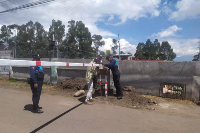 Retiran peajes ilegales en vía Chachil–El Cóndor tras denuncias ciudadanas constantes en el sector de Pintag.