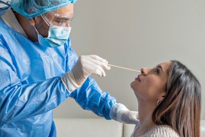 Nimbus, la nueva variante del COVID que causa fuerte dolor de garganta