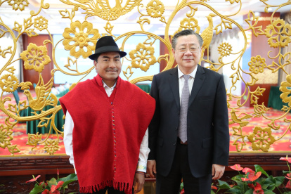 Leonidas Iza se encuentra en Beijing, China. Recientemente se reunió con  Guo Weiping, subdirector de la Comisión Nacional de Asuntos Étnicos.