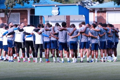 Emelec realiza sus prácticas en el Polideportivo de Los Samanes, en el norte de Guayaquil