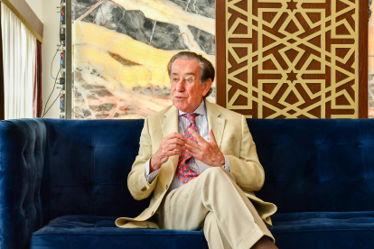 El doctor Enrique Rojas en su visita a Guayaquil