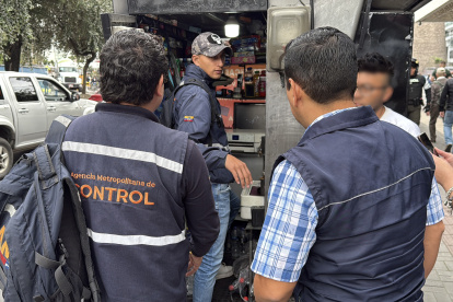 Nuevo operativo en Quito detecta tramitadores con turnos fraudulentos para el Registro Civil.