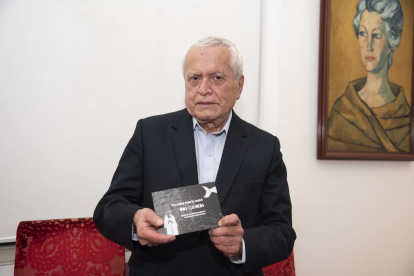 Francisco Proaño Arandi es narrador, poeta, crítico literario y diplomático. En diciembre del año pasado asumió la dirección de la Academia Ecuatoriana de la Lengua.