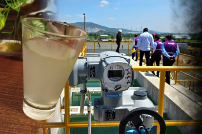 Arcsa realizó un recorrido por la planta de agua en Daule.