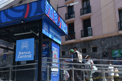 Renovación. La Alcaldía de Muñoz aprovechó la readecuación de las paradas del trolebús para impregnar su imagen en los andenes.