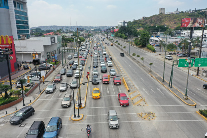 En este punto de la avenida del Bombero, el Municipio de Guayaquil prevé hacer dos pasos a desnivel.