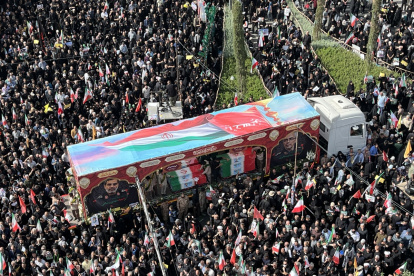 Imagen de los funerales de Estado celebrados este sábado 28 de junio en Teherán por 60 personas, entre ellas altos cargos militares y científicos nucleares, muertas en la guerra de los 12 días.