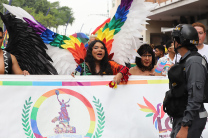 Tras 16 años, el festival del Orgullo en Guayaquil no se realizará por falta de permisos, denunció Diane Rodríguez durante la marcha por el Día del Orgullo.